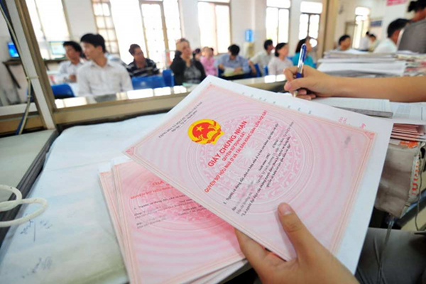 Nếu không công chứng hợp đồng tặng cho giữa cá nhân với cá nhân trong dự án bất động sản sẽ gây nên những rủi ro nào?